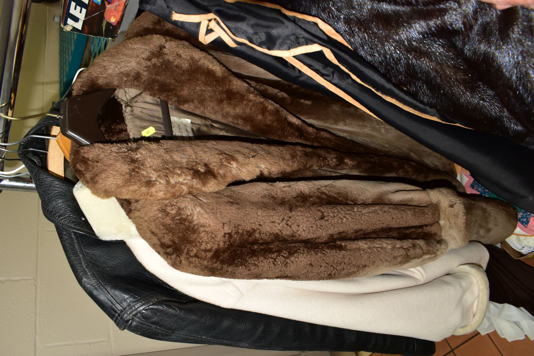 FUR COATS, DRESSES, BAGS AND TABLE LINEN ETC, to include two brown mink fur coats with labels for - Bild 12 aus 15