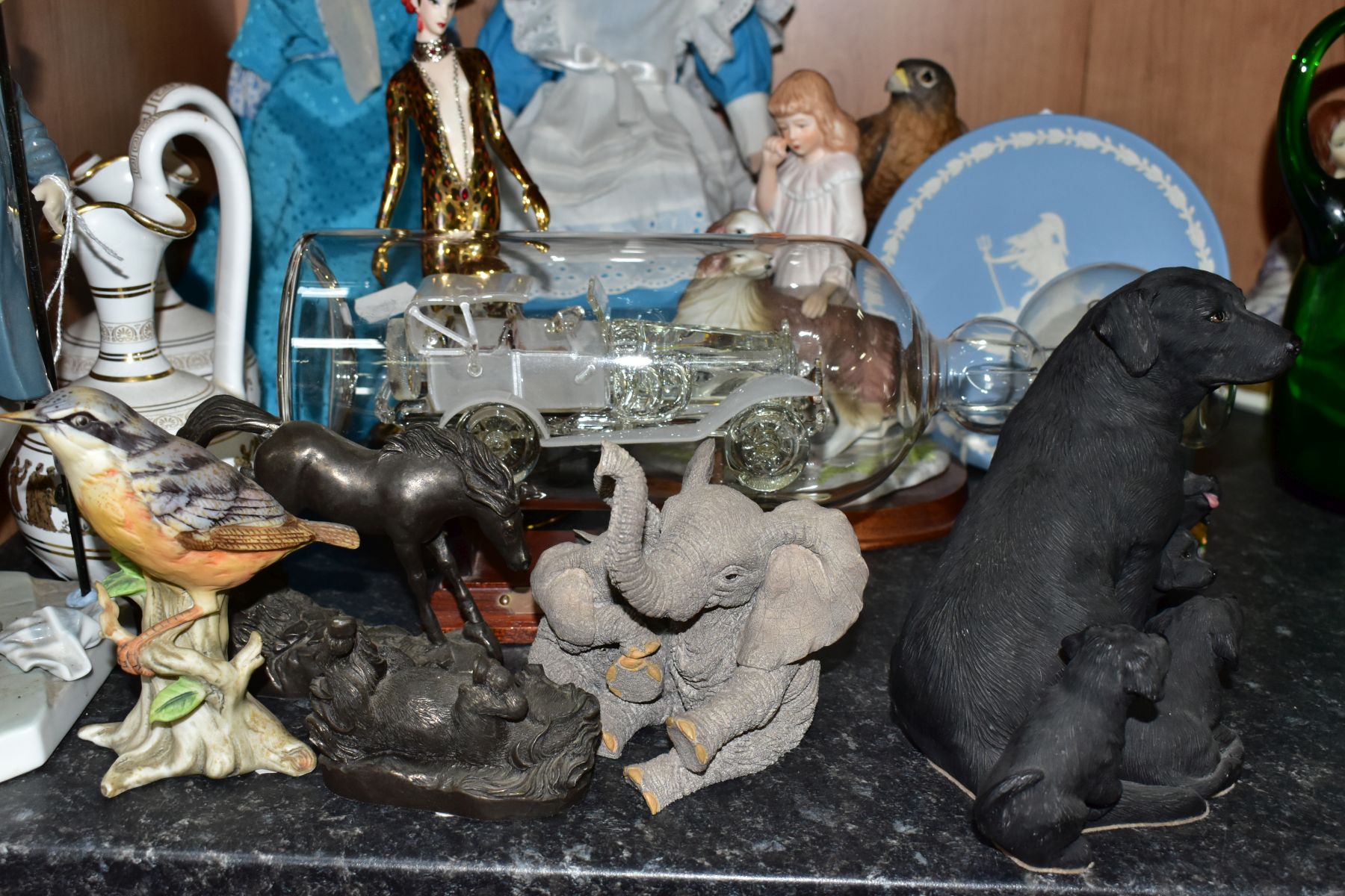 A GROUP OF CERAMICS, ORNAMENTS AND COLLECTORS DOLLS, to include a Lladro Lamplighter figurine, no - Bild 3 aus 8