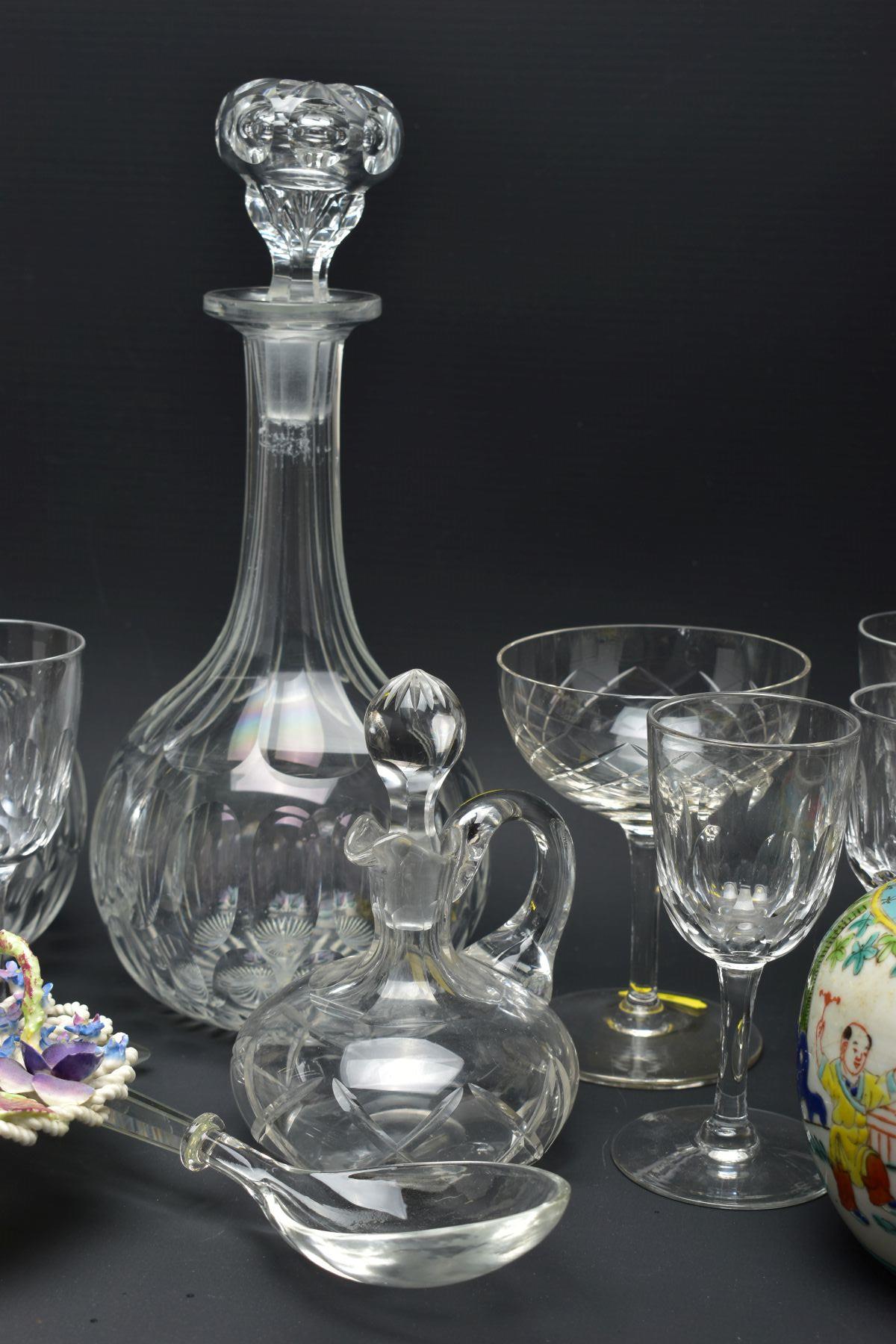 A SMALL QUANTITY OF CERAMICS AND GLASS, comprising a pair of globe and shaft decanters (one - Bild 3 aus 13