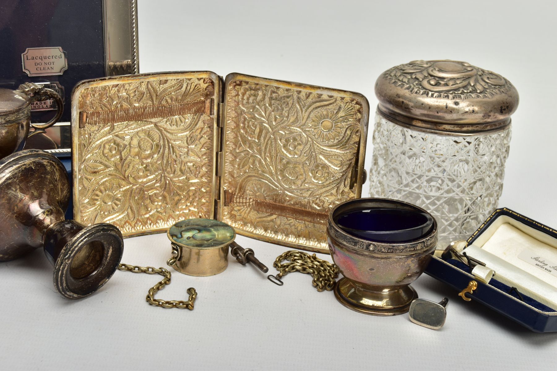 A SELECTION OF SILVER AND WHITE METAL ITEMS, to include a cut glass and silver embossed lidded - Bild 7 aus 7