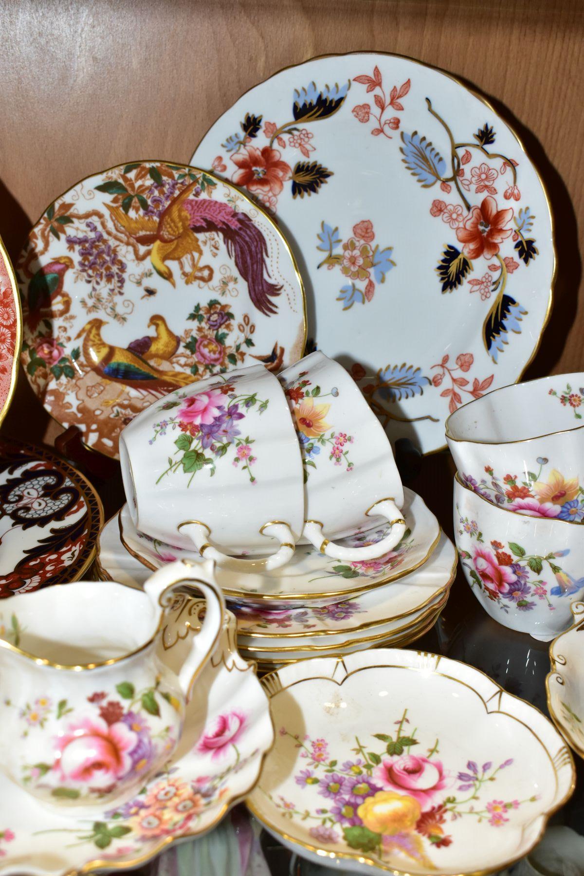 A COLLECTION OF ASSORTED ROYAL CROWN DERBY TEA WARES, ETC, various patterns, including an Imari - Bild 6 aus 7