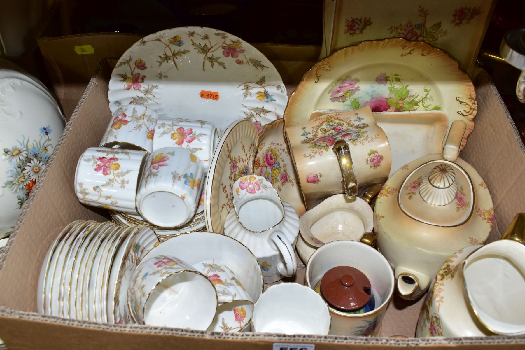 THREE BOXES AND LOOSE CERAMICS, to include Crown Devon blush ivory pieces including a Spring pattern - Bild 3 aus 5
