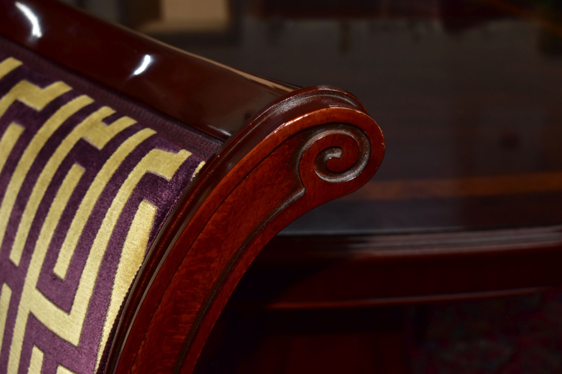 A CHARLES BARR MAHOGANY AND BURR WOOD INLAID EXTENDING PEDESTAL DINING TABLE, with one additional - Image 4 of 19