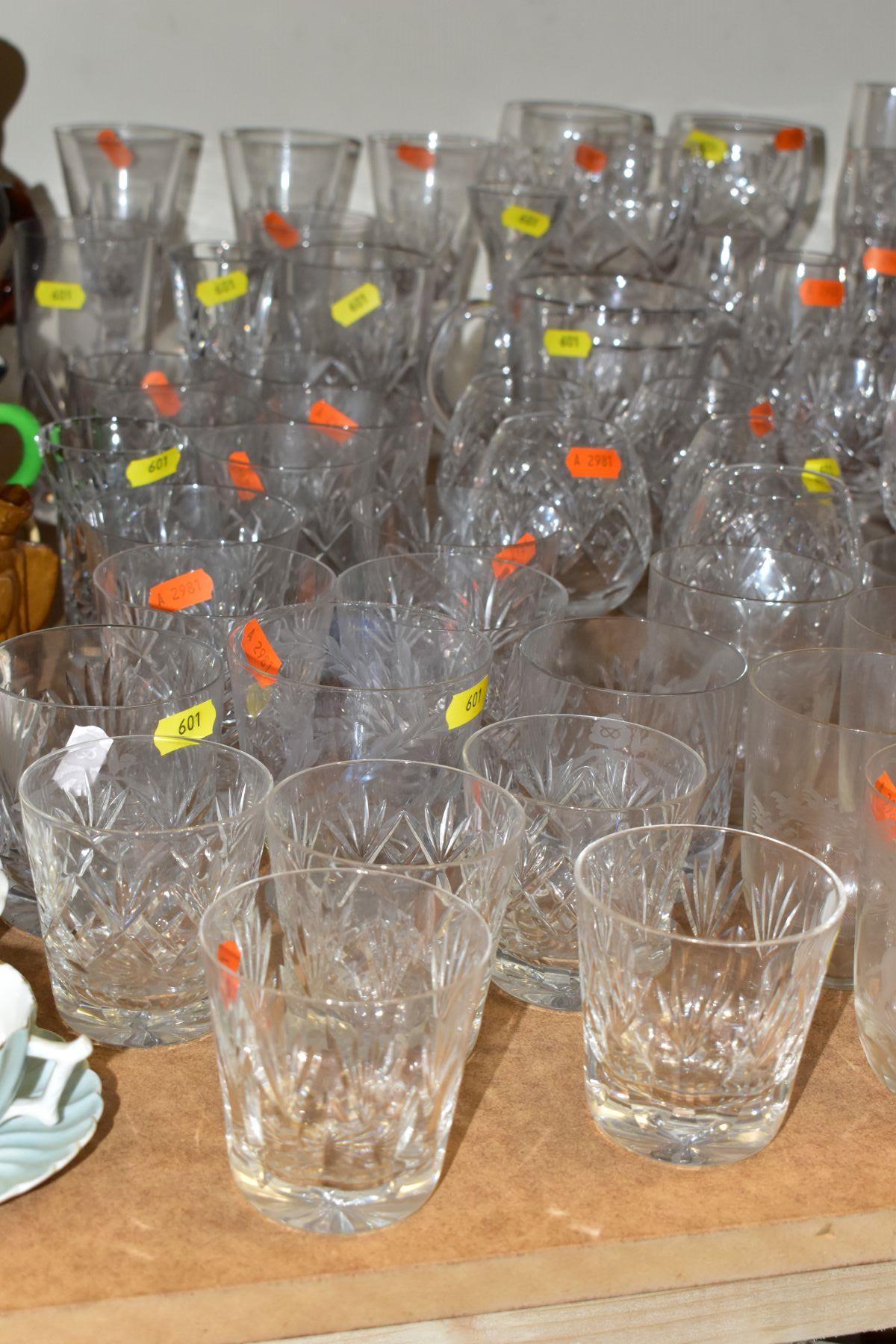 A COLLECTION OF DRINKING GLASSES, ETC to include six small wine, four large wine, various whisky, - Bild 2 aus 6