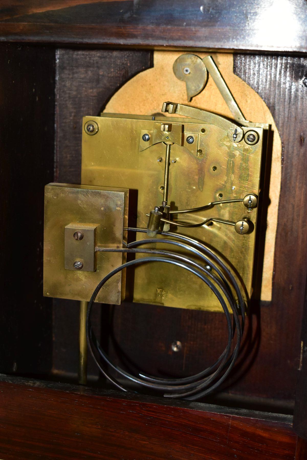 A LATE 19TH CENTURY WINTERHALDER & HOFMEIER ROSEWOOD CASED TING TANG BRACKET CLOCK, the arched top - Bild 5 aus 6