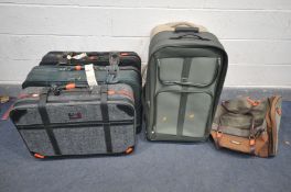 A QUANTITY OF LUGGAGE, to include five various suitcases and a carry bag (6)