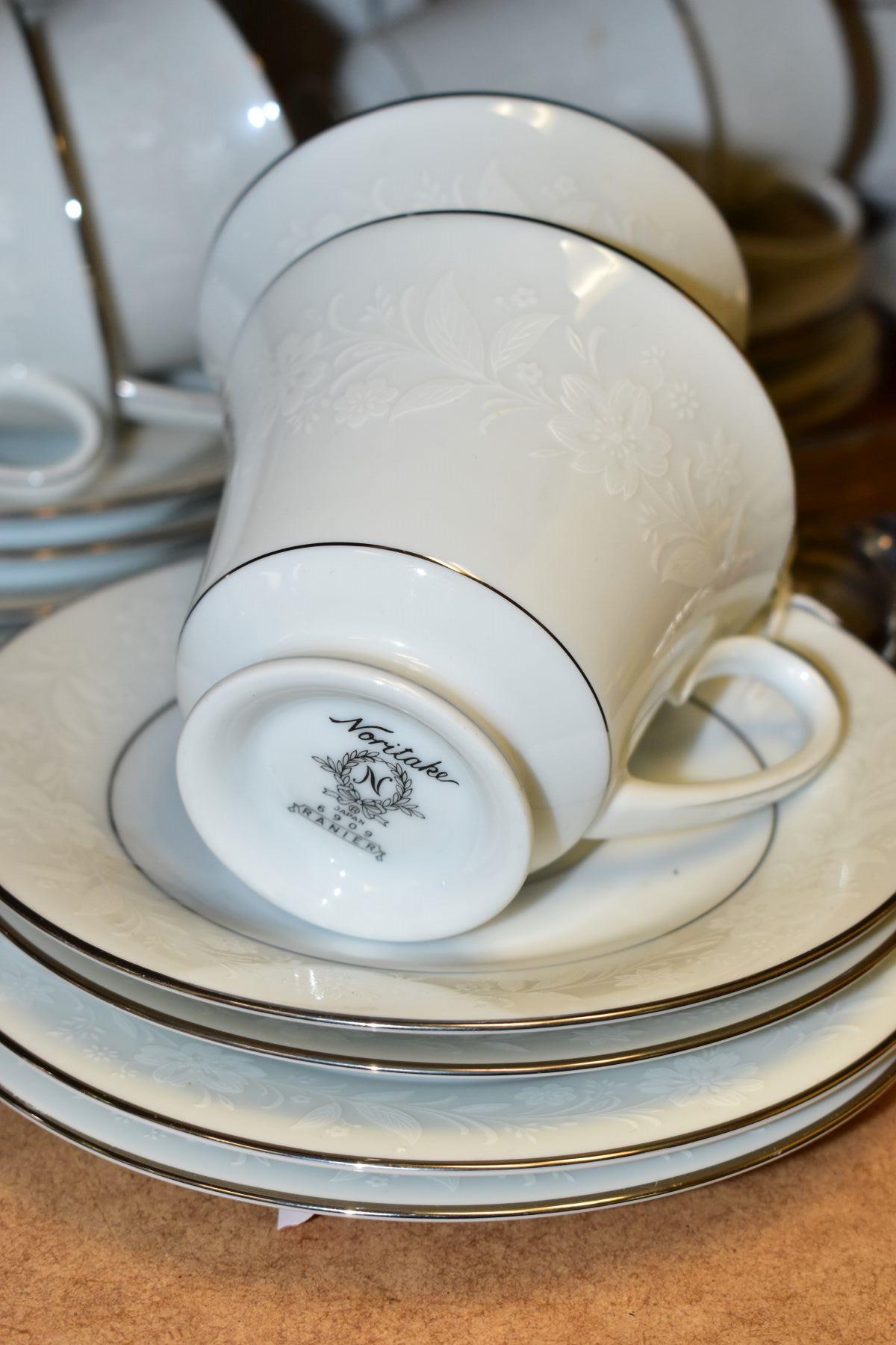 A NORITAKE 'RANIER' PATTERN PART DINNER SERVICE, AND STAINLESS STEEL CUTLERY, a quantity of - Bild 4 aus 5