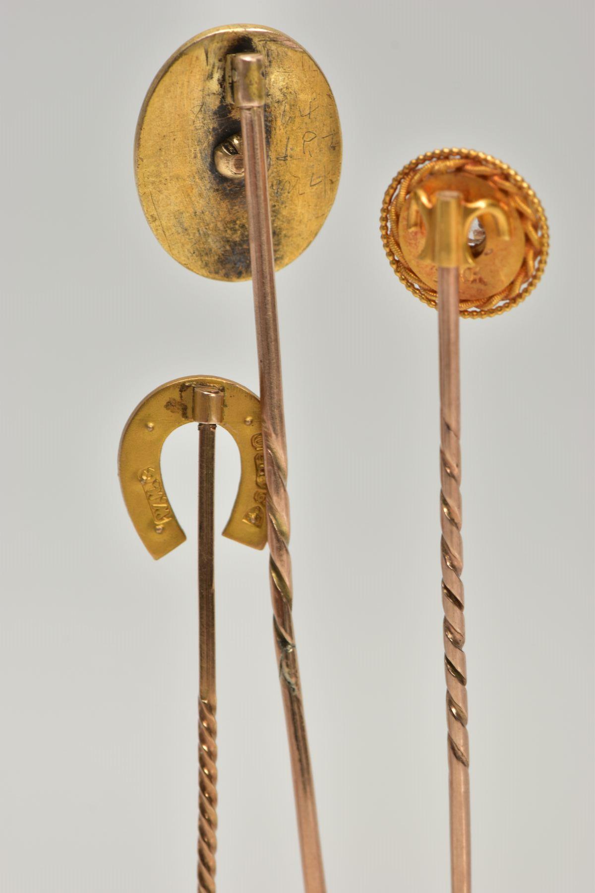 THREE STICKPINS, to include a late Victorian 9ct gold split pearl horseshoe stickpin, hallmarked 9ct - Bild 4 aus 4