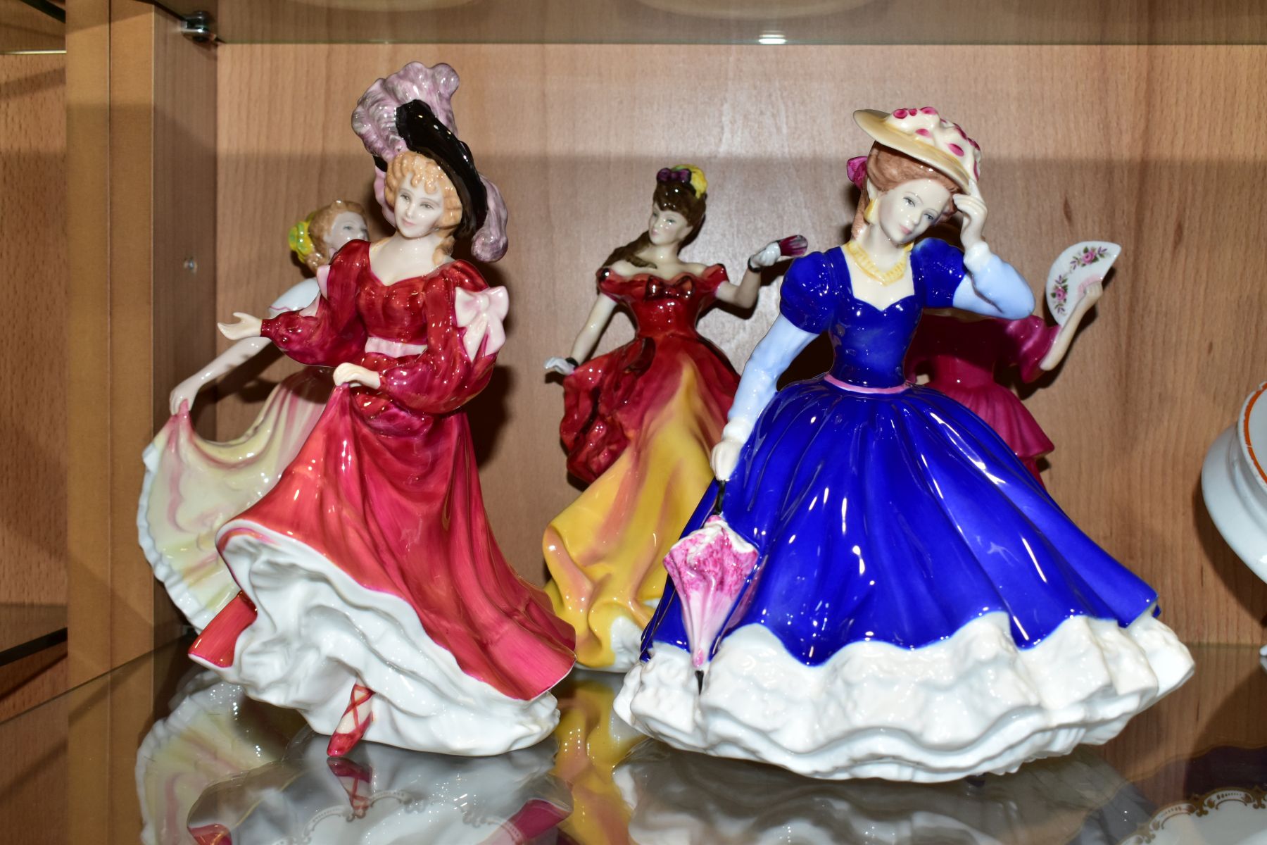SIX ROYAL DOULTON FIGURE OF THE YEAR FIGURINES 1991-1996, comprising 'Amy' HN3316, 'Mary' HN3375, ' - Bild 4 aus 5