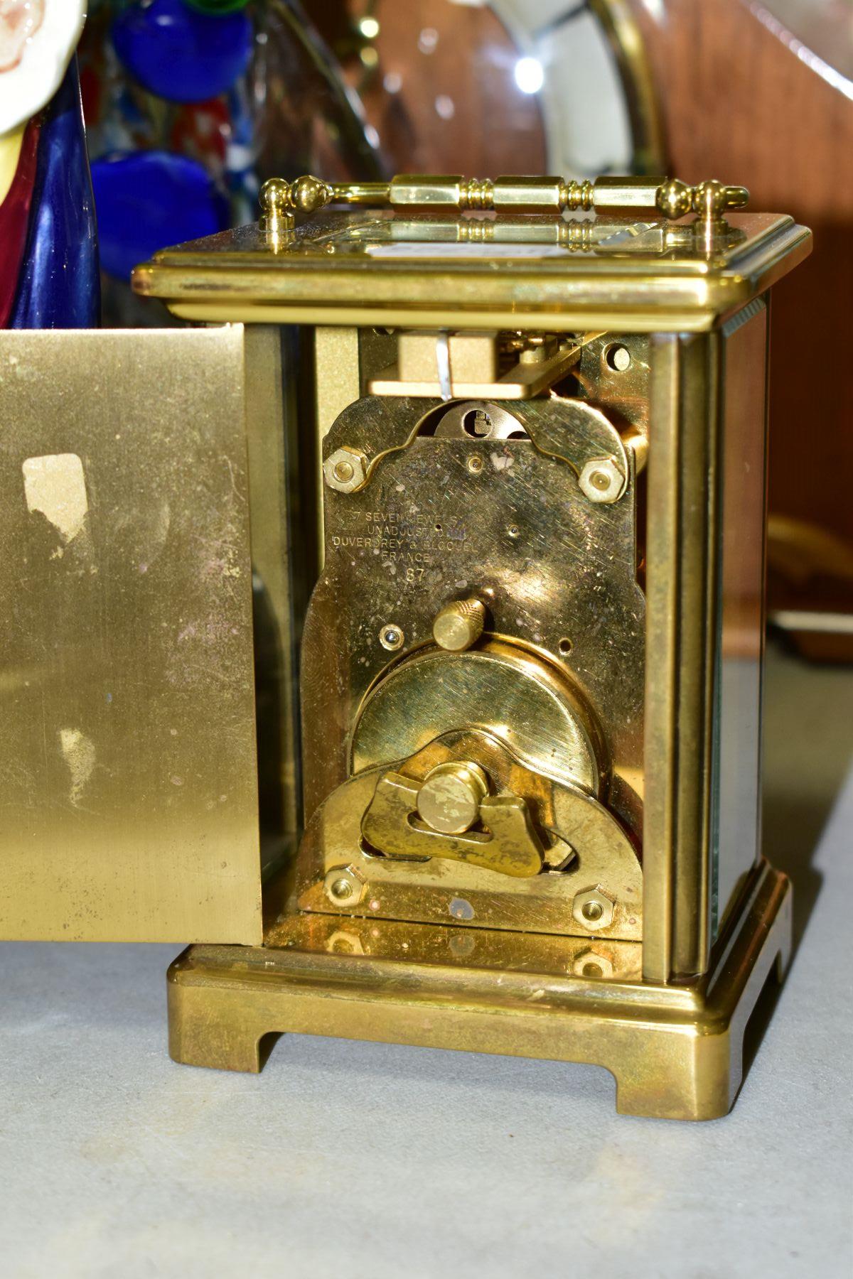 SIX ITEMS INCLUDING A BAYARD EIGHT DAY GLASS CASED CARRIAGE CLOCK, a Royal Doulton 'Punch & Judy' - Bild 4 aus 6