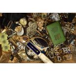 A BOX OF EARLY TO MID 20TH CENTURY BELT BUCKLES, BROOCHES AND OTHER ITEMS, to include a boxed