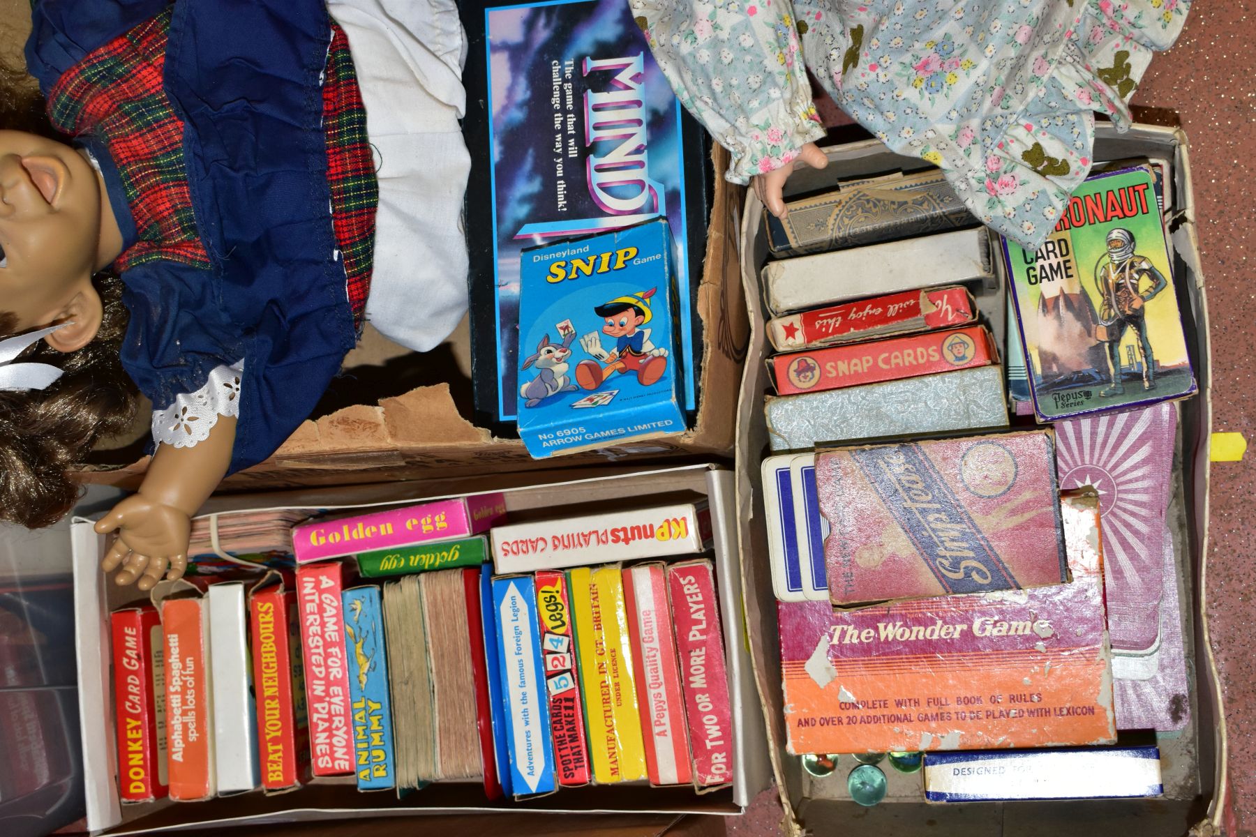 FIVE BOXES AND LOOSE VINTAGE GAMES, to include a Kumbakatel bagatelle board, card games including - Bild 2 aus 5