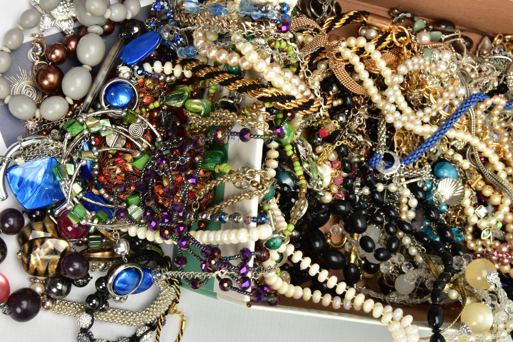 TWO BOXES OF COSTUME JEWELLERY, mostly plastic beaded necklaces, imitation pearl necklaces, - Bild 4 aus 4