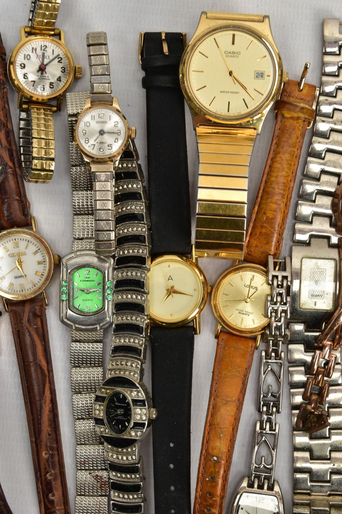 A TIN OF ASSORTED WRISTWATCHES, mostly quartz movements, to include ladies and gents watches with - Image 4 of 5