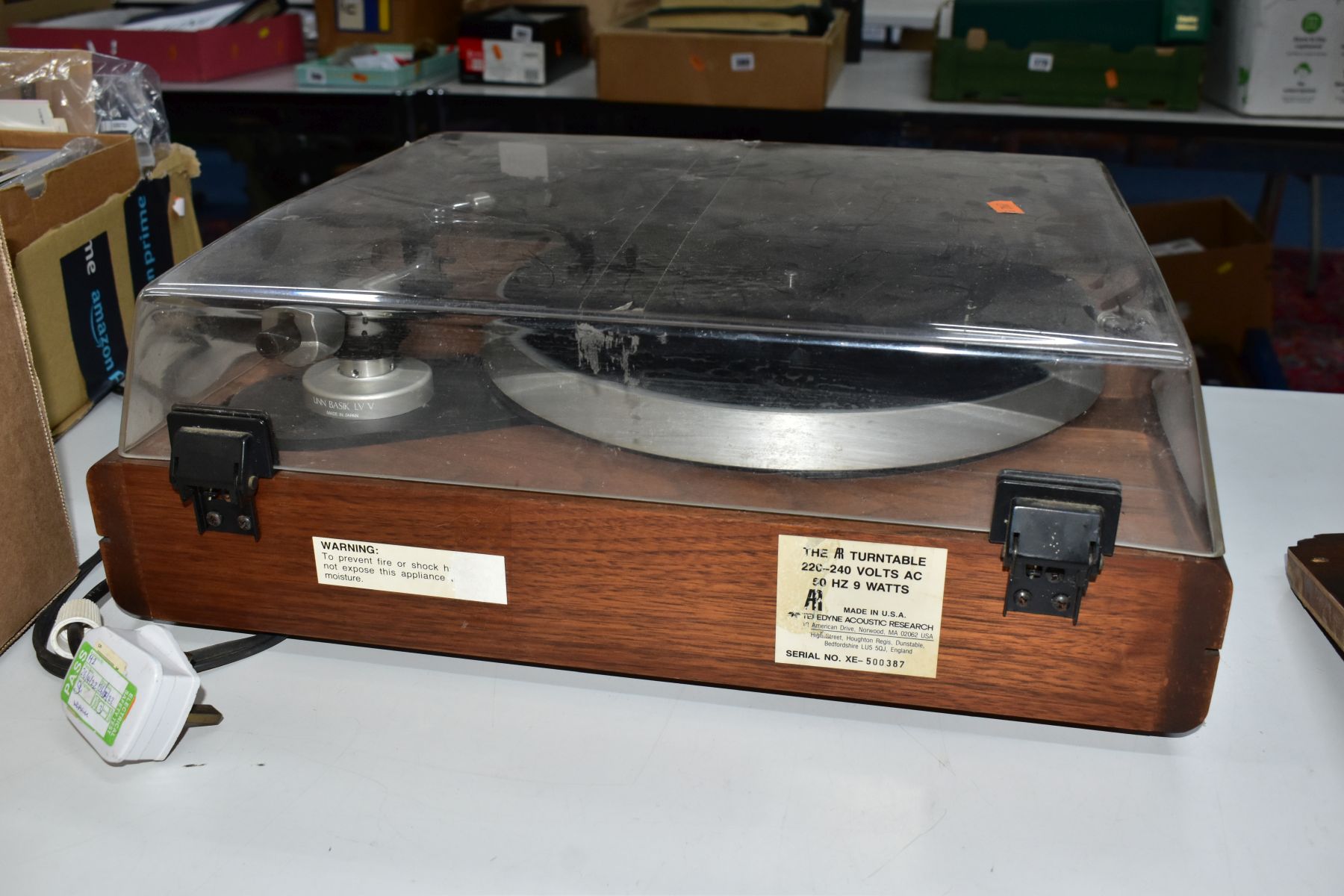 A TELEDYNE ACOUSTIC RESEARCH THE AR TURNTABLE with walnut plinth, two cartridge heads one with an - Bild 8 aus 8