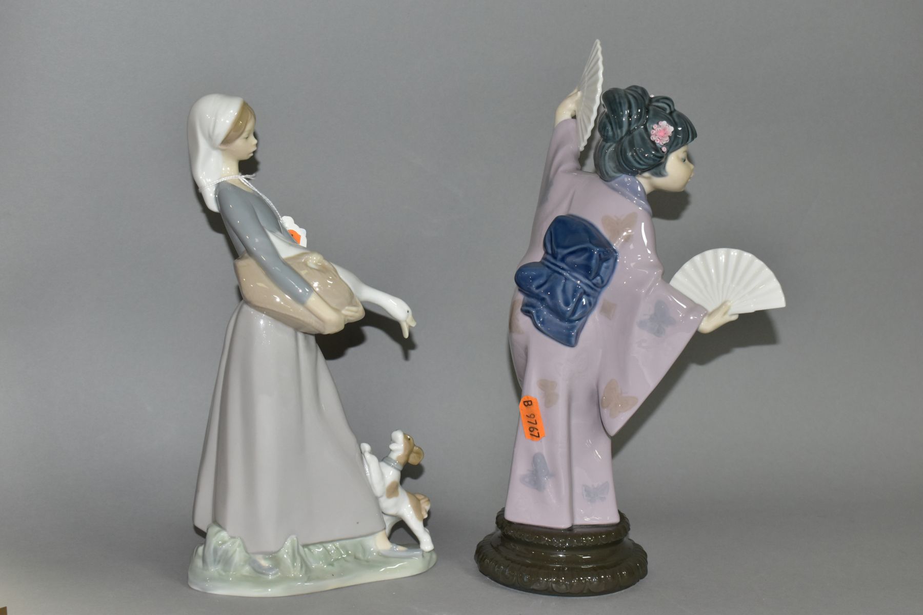 TWO LLADRO FIGURES OF GIRLS, comprising Japanese with fan, No. 4991, sculpted by Salvador Debon, - Bild 3 aus 5