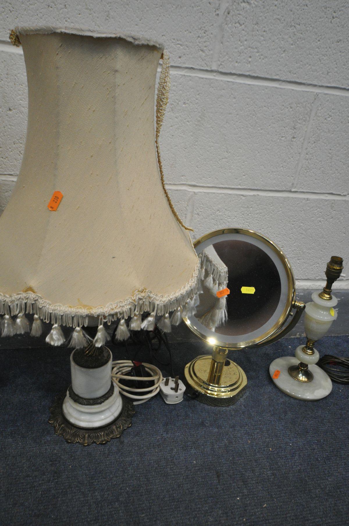 SIX VARIOUS TABLE LAMPS, to include two 20th century Corinthian column lamps, a pair of desk lamps - Bild 3 aus 5