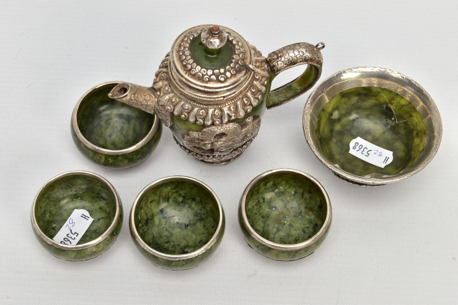 A JADE AND WHITE METAL TEA SET, of decorative oriental design, to include a tea pot with lid and - Bild 2 aus 5