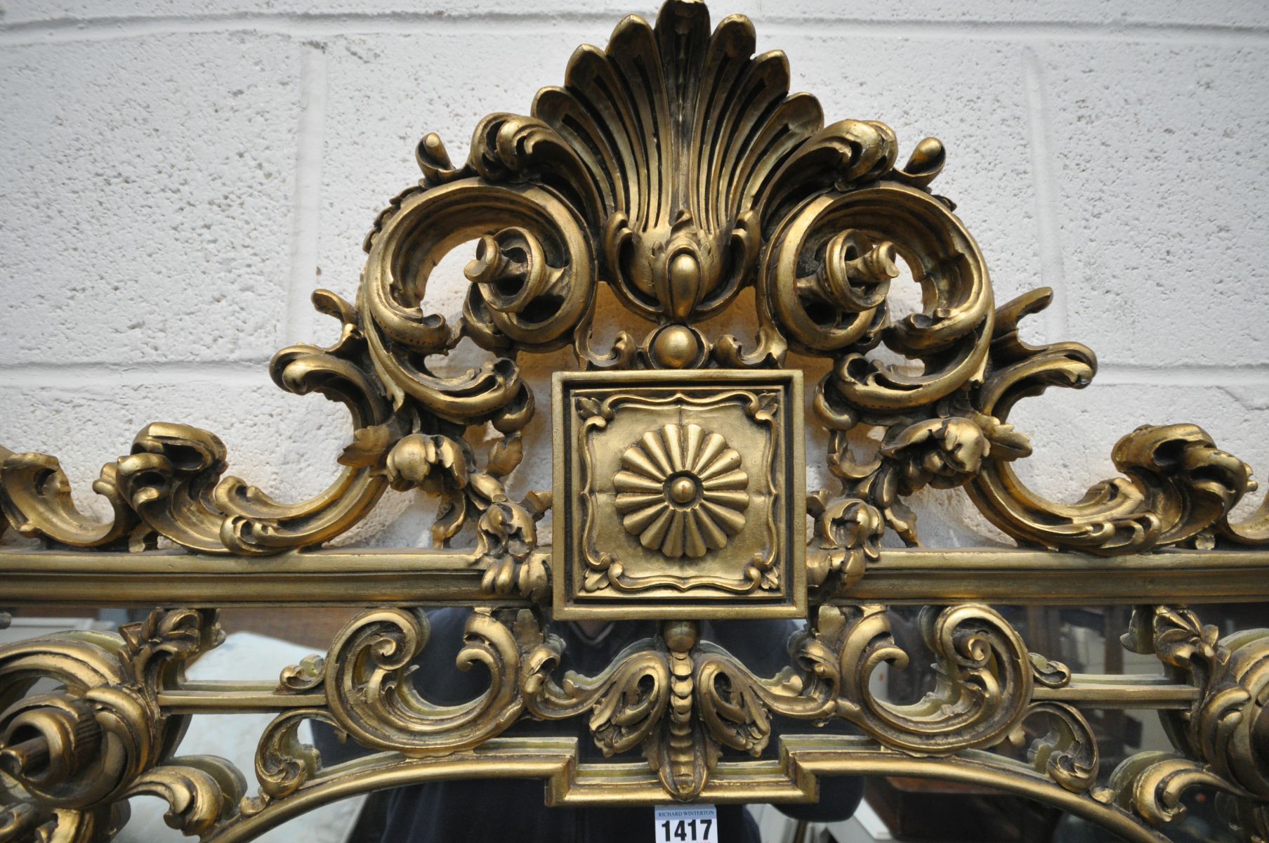 A LARGE RECTANGULAR GILT WOOD FRENCH WALL MIRROR, with carved foliate surmount and decoration, width - Bild 2 aus 6