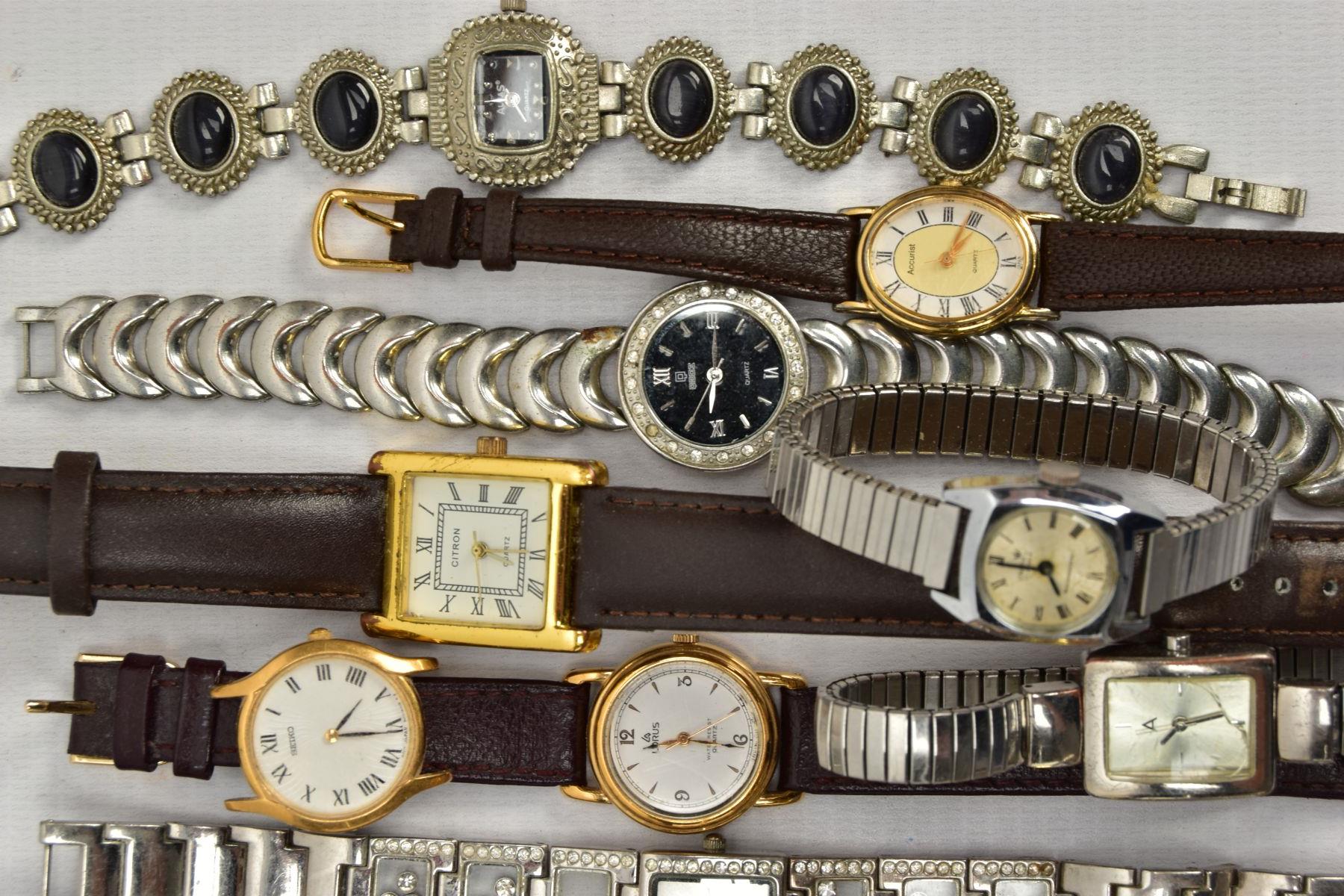 A TIN OF ASSORTED WRISTWATCHES, mostly quartz movements, to include ladies and gents watches with - Image 2 of 5