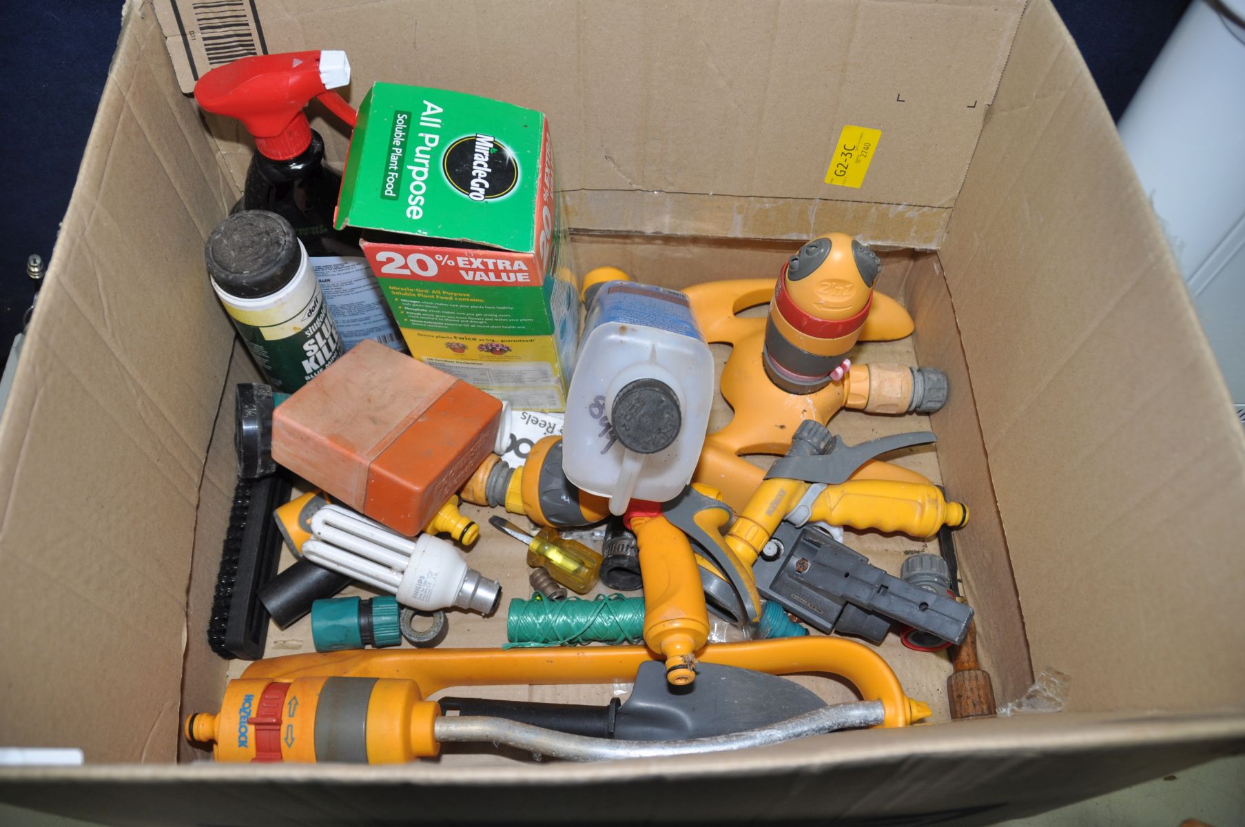 TWO BOXES CONTAINING A SELECTION OF VINTAGE HAND TOOLS, to include drill bits, hammers, pliers, - Bild 4 aus 5