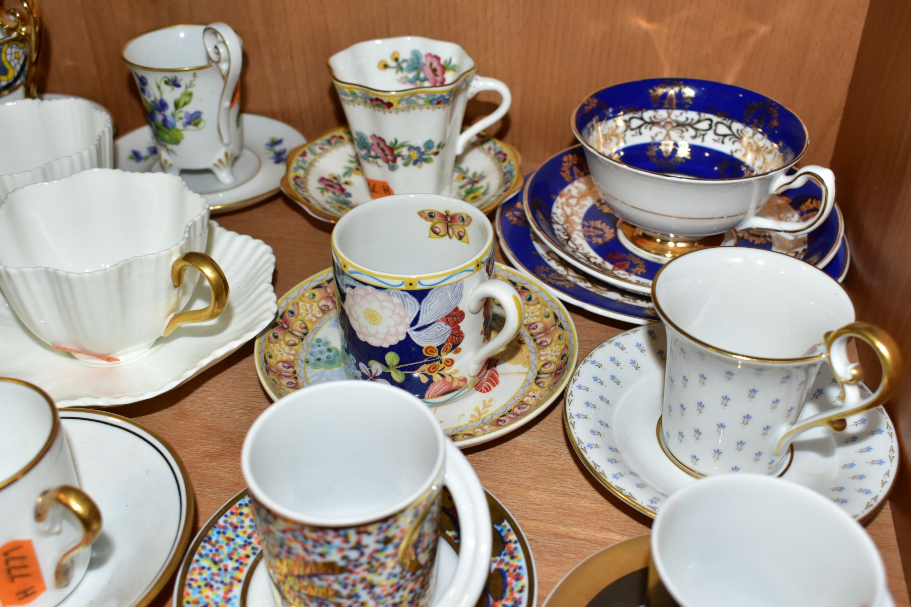A GROUP OF TEACUPS, COFFEE CANS AND SAUCERS to include Rosenthal Studio-Line cups and saucers - Bild 4 aus 6