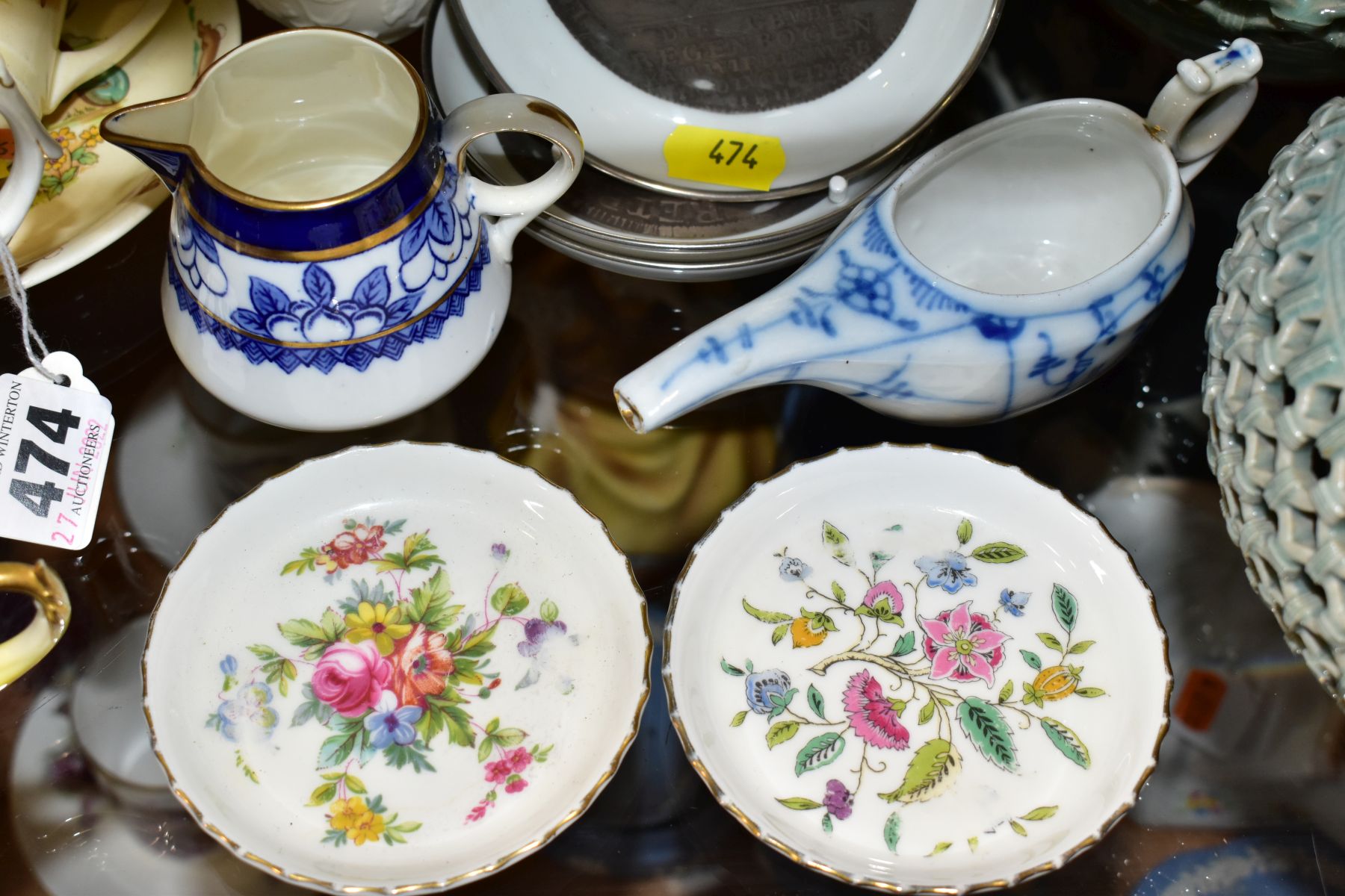 A GROUP OF ASSORTED CERAMICS, MOSTLY 20TH CENTURY, including a Royal Worcester James Hadley shape - Bild 4 aus 12