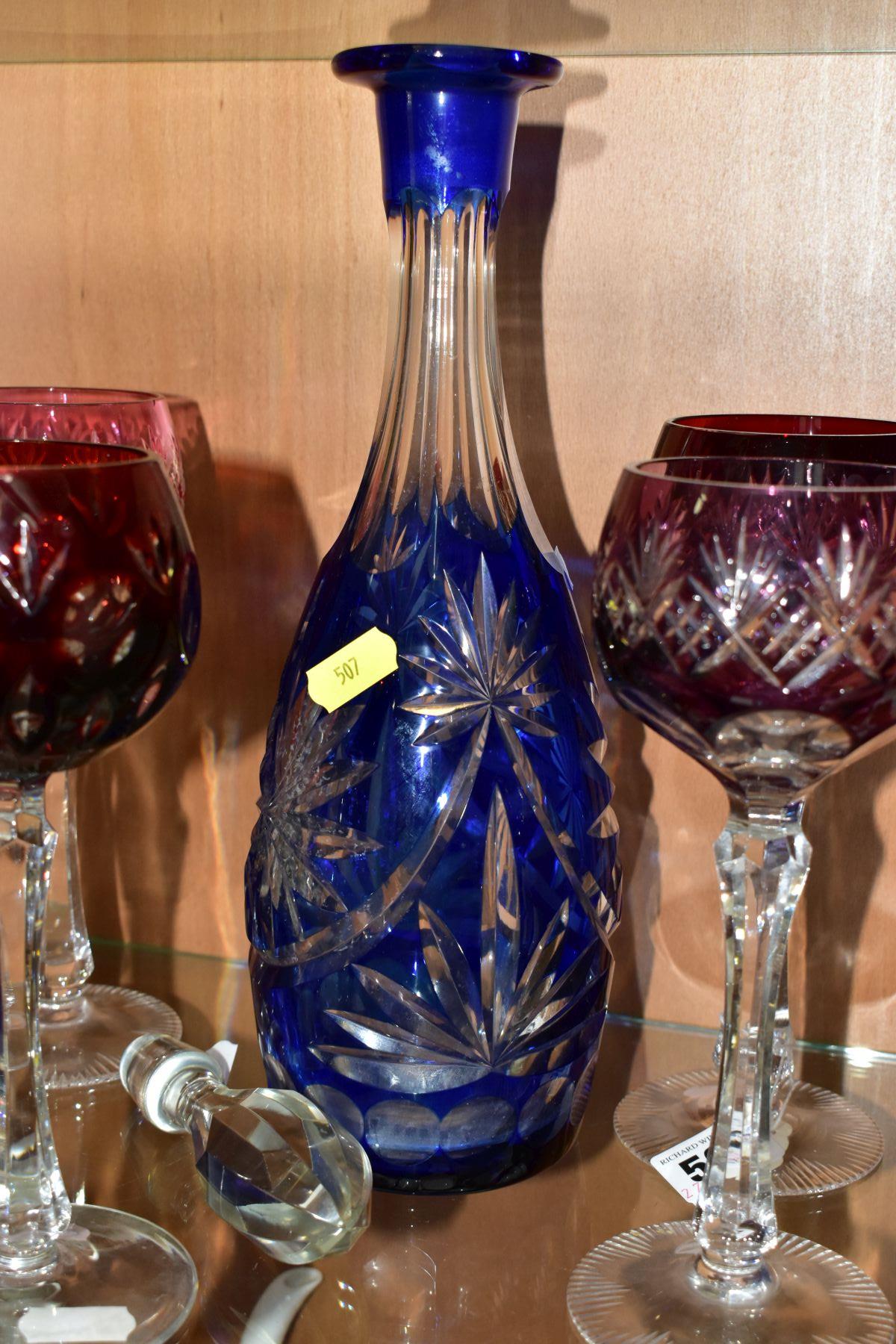 A BOHEMIAN GLASS CUT TO CLEAR DECANTER WITH EIGHT HOCK GLASSES, comprising a cobalt blue cut to - Bild 5 aus 6