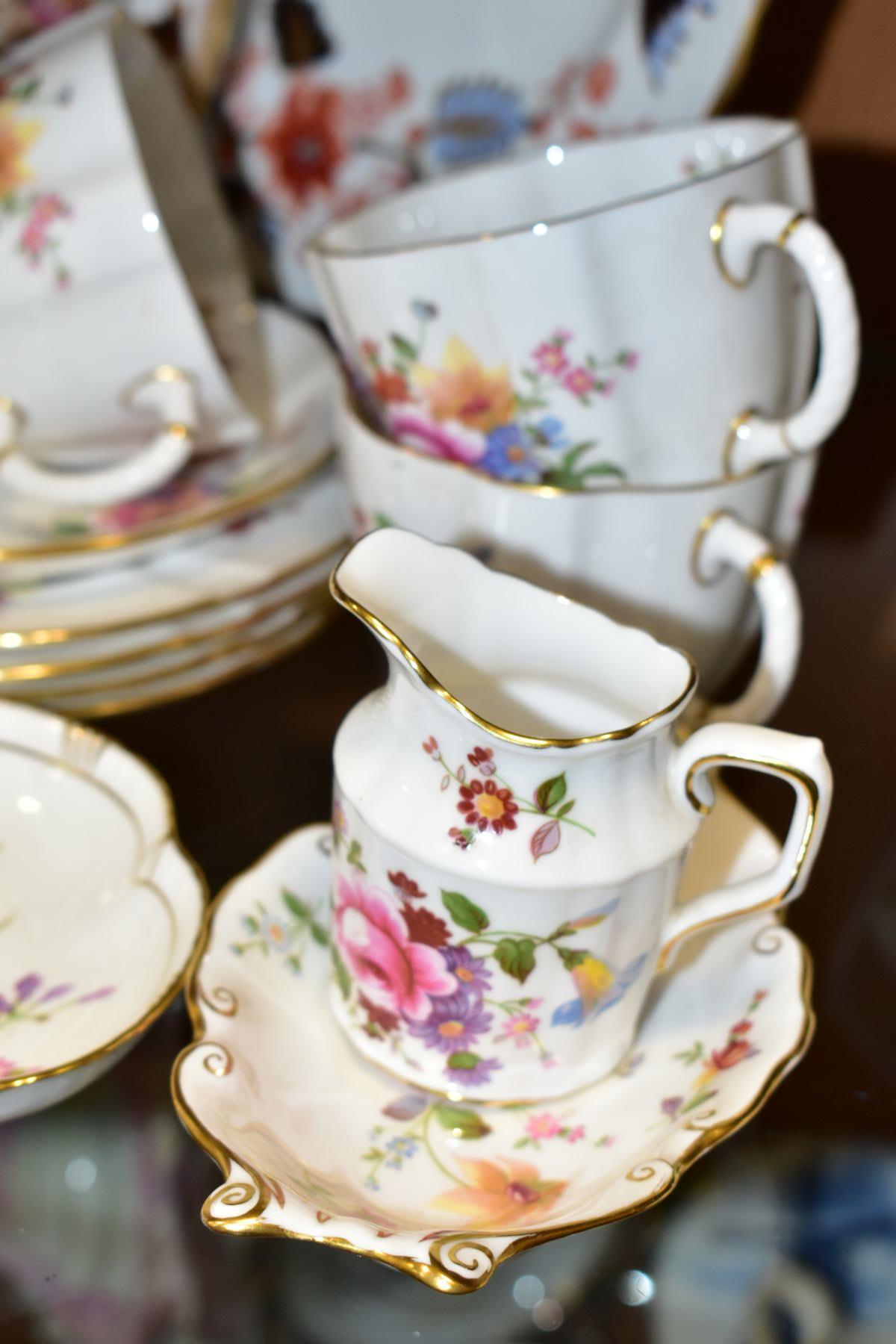 A COLLECTION OF ASSORTED ROYAL CROWN DERBY TEA WARES, ETC, various patterns, including an Imari - Bild 5 aus 7
