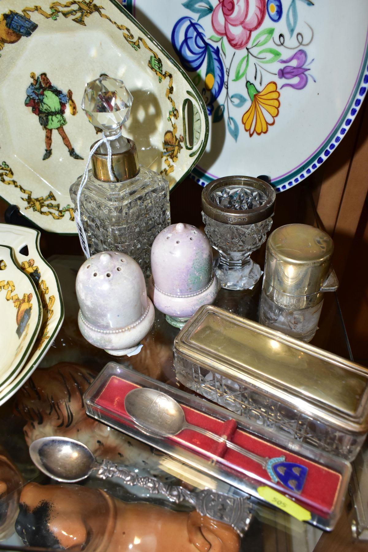 A GROUP OF ROYAL DOULTON SERIESWARE, OTHER CERAMICS AND GLASSWARES, to include eleven pieces of - Bild 8 aus 9