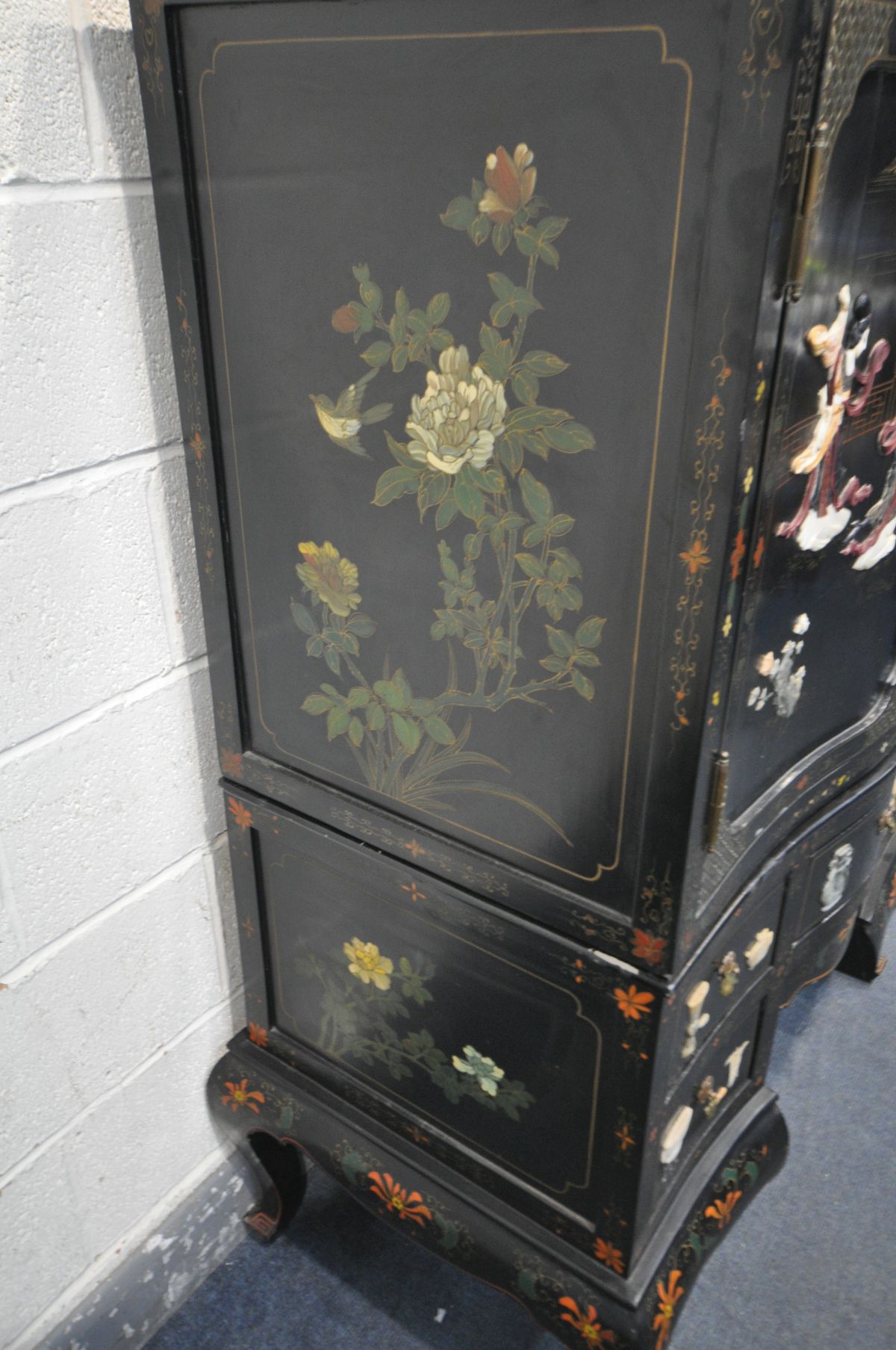 A 20TH CENTURY EBONISED JAPANNED TWO DOOR CUPBOARD, with chinoiserie decoration, the base with an - Image 5 of 7