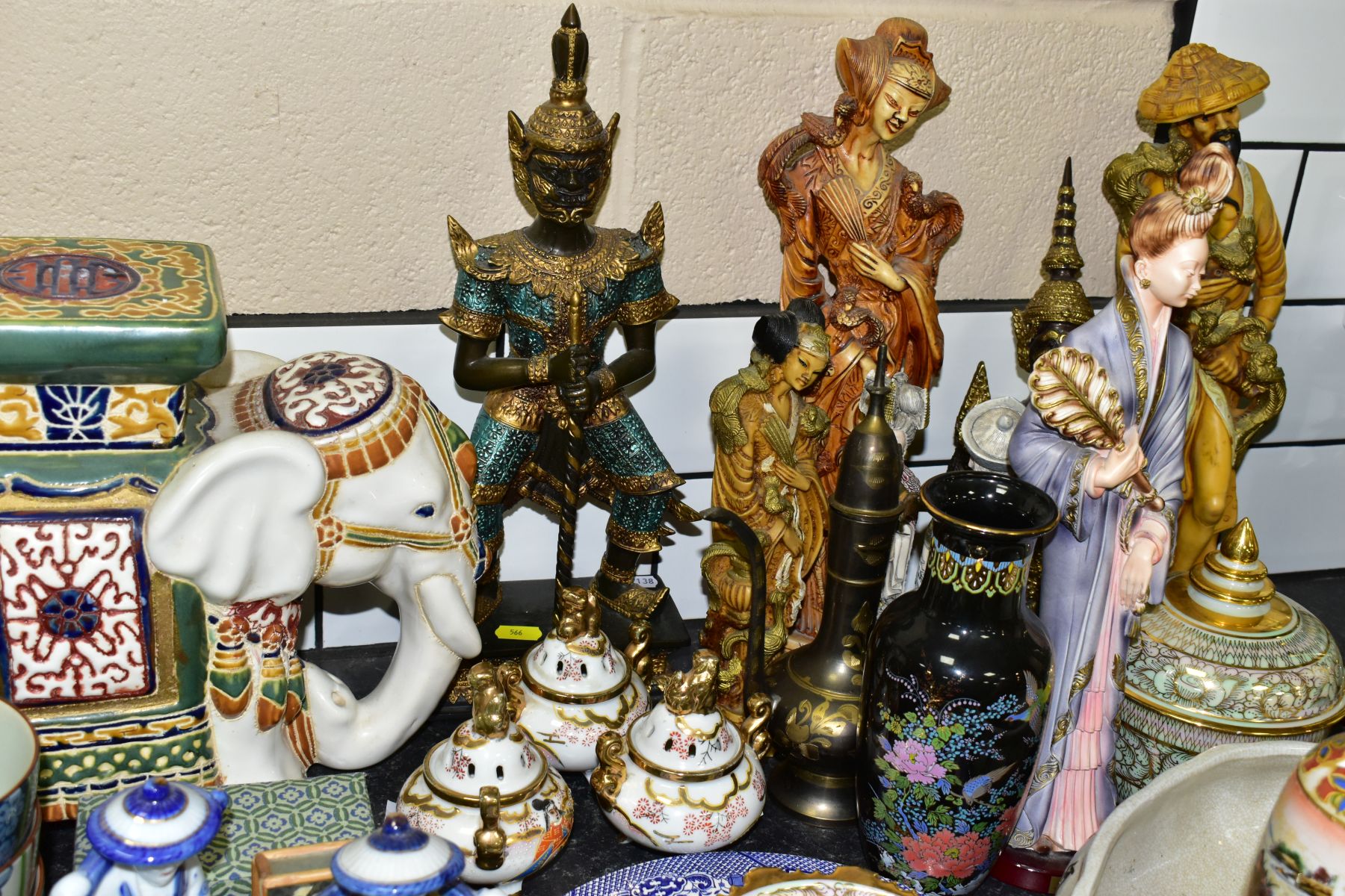 A GROUP OF ORIENTAL AND THAI CERAMICS, BRONZES AND PICTURES, to include a green nephrite scent - Bild 5 aus 13
