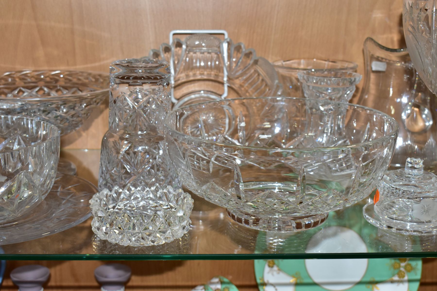 A GROUP OF CUT CRYSTAL AND OTHER GLASSWARES, twenty pieces to include a large Stuart Crystal - Bild 2 aus 11