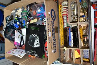 A LARGE BOX OF LOOSE LEGO BIONICLE, 2012 OLYMPICS COLLECTABLE TOYS AND LOOSE MECCANO PIECES, some