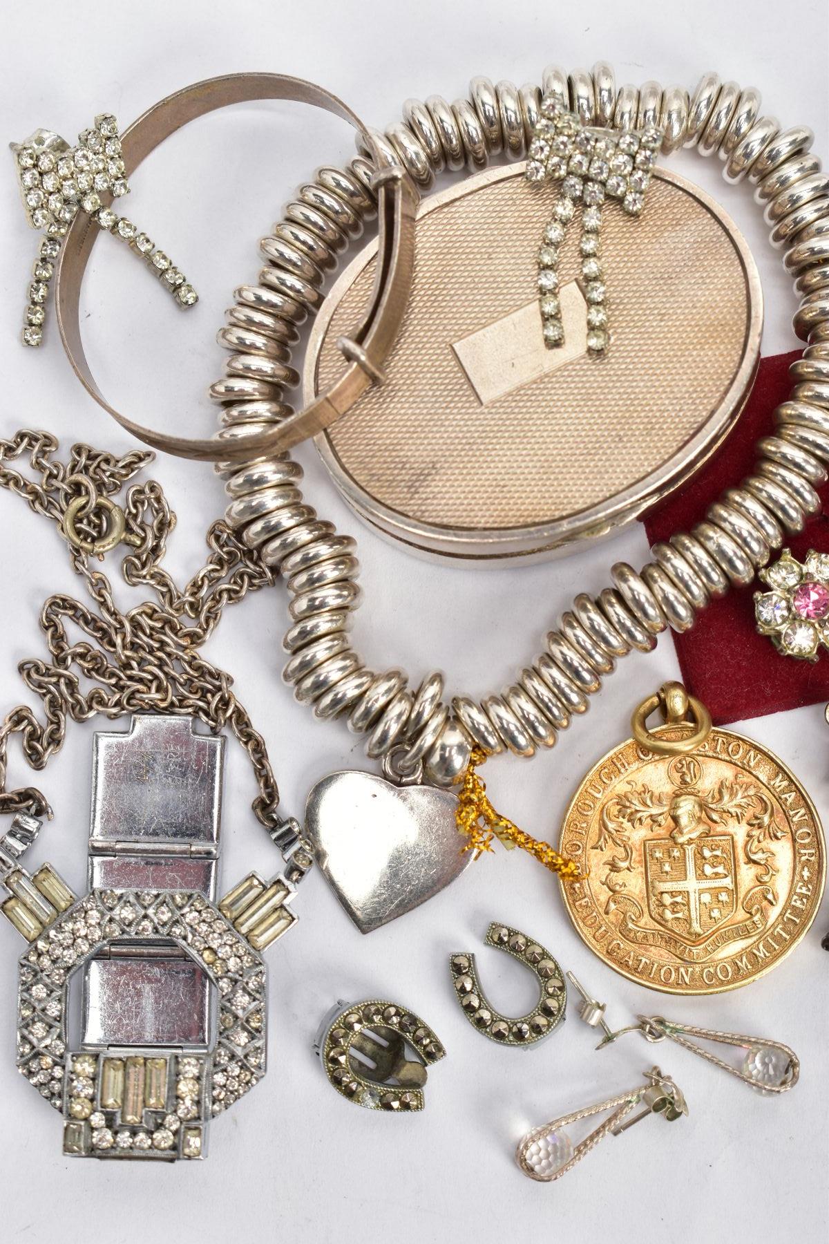 A SELECTION OF JEWELLERY AND ITEMS, to include an oval silver trinket box with an engine turned - Bild 3 aus 8
