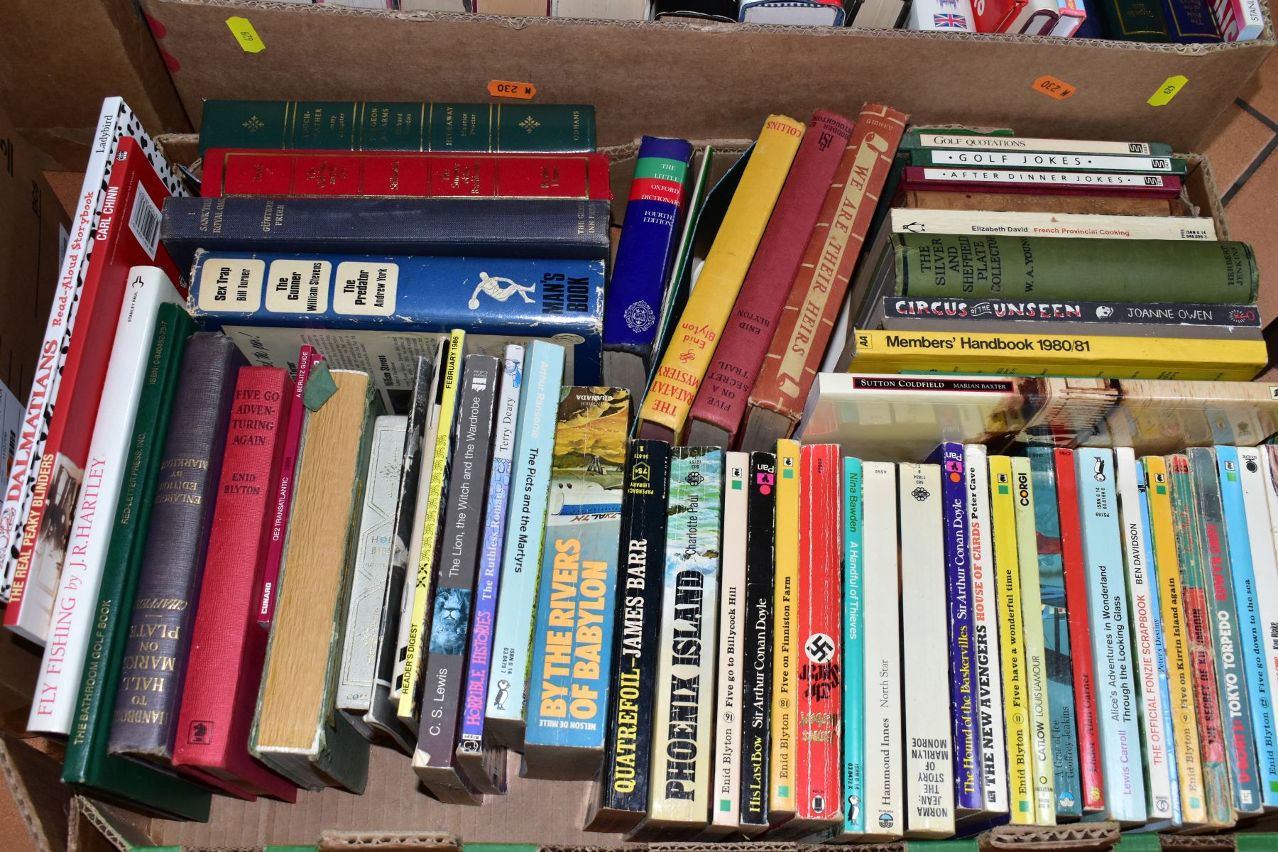 SIX BOXES OF BOOKS AND MAGAZINES ETC, books include Jackie Collins, Vogue covers, World Soccer, - Bild 2 aus 7