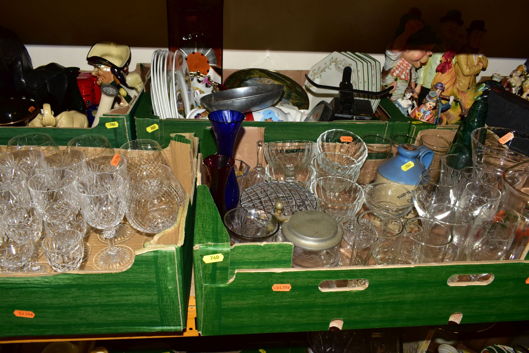 A QUANTITY OF DRINKING GLASSES AND CERAMICS COMPRISING OF EIGHT BABYCHAM GLASSES, three steins,