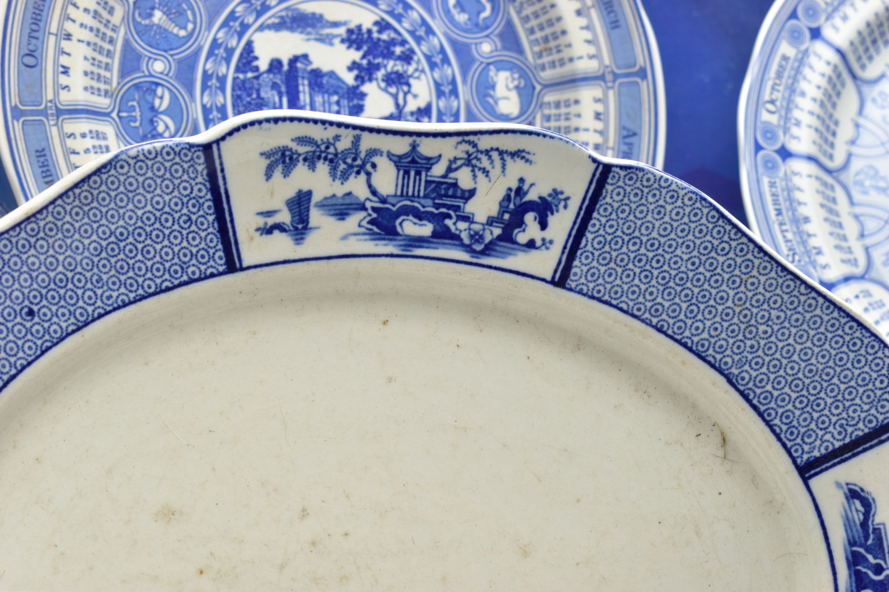 A SMALL COLLECTION OF BLUE AND WHITE WARES ETC, to include six Spode calendar plates for the years - Bild 10 aus 17