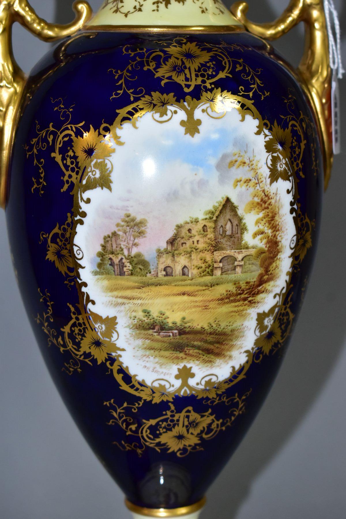 AN EARLY 20TH CENTURY COALPORT TWIN HANDLED PEDESTAL VASE AND COVER, the pale yellow, blue and - Bild 4 aus 10