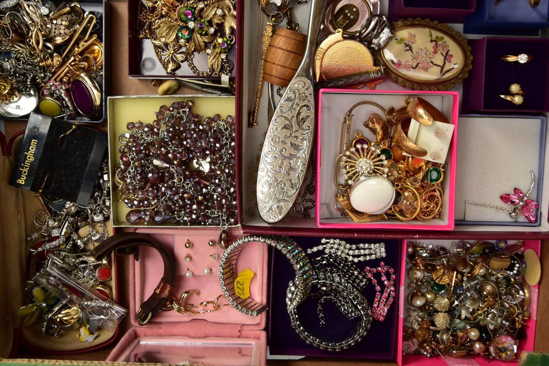 TWO BOXES OF ASSORTED COSTUME JEWELLERY, to include pieces such as yellow and white metal costume - Image 5 of 7