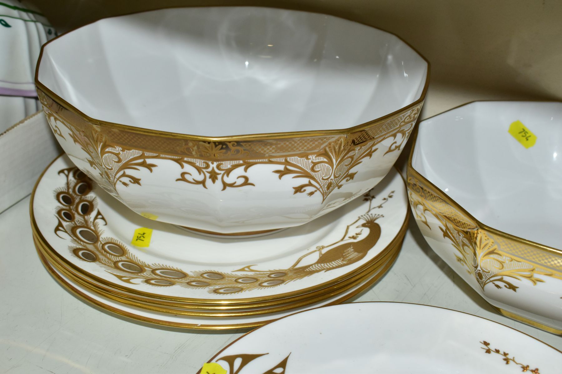 TEN PIECES OF CAVERSWALL CHINA DINNER WARES, comprising four dinner plates, three tea plates, a - Bild 5 aus 5