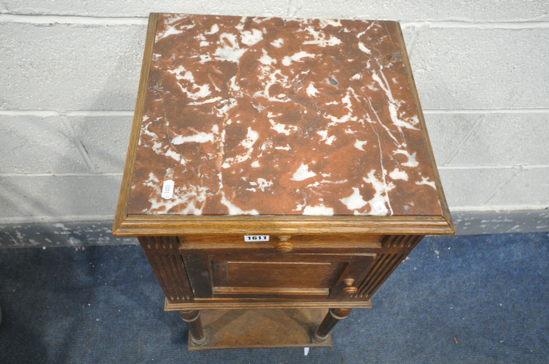 A FRENCH OAK POT CUPBOARD, with marble top, single drawer and cupboard door, and a ceramic interior, - Bild 4 aus 6