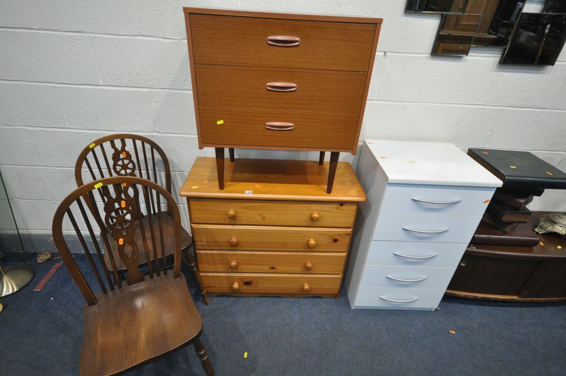 A QUANTITY OF OCCASIONAL FURNITURE, to include a pine four drawer chest of drawers, a chest of three - Bild 3 aus 4