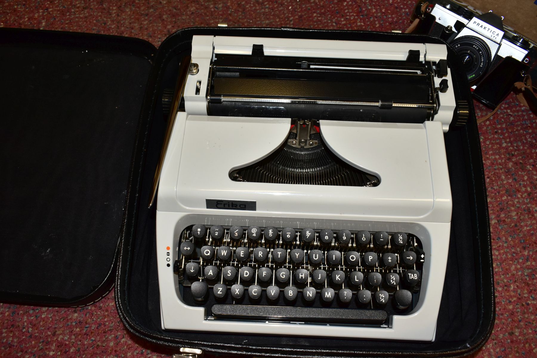 AN ERIKA TYPEWRITER IN CARRYCASE AND FIVE BOXES OF VARIOUS ITEMS including three Garnier antiwrinkle - Bild 9 aus 9