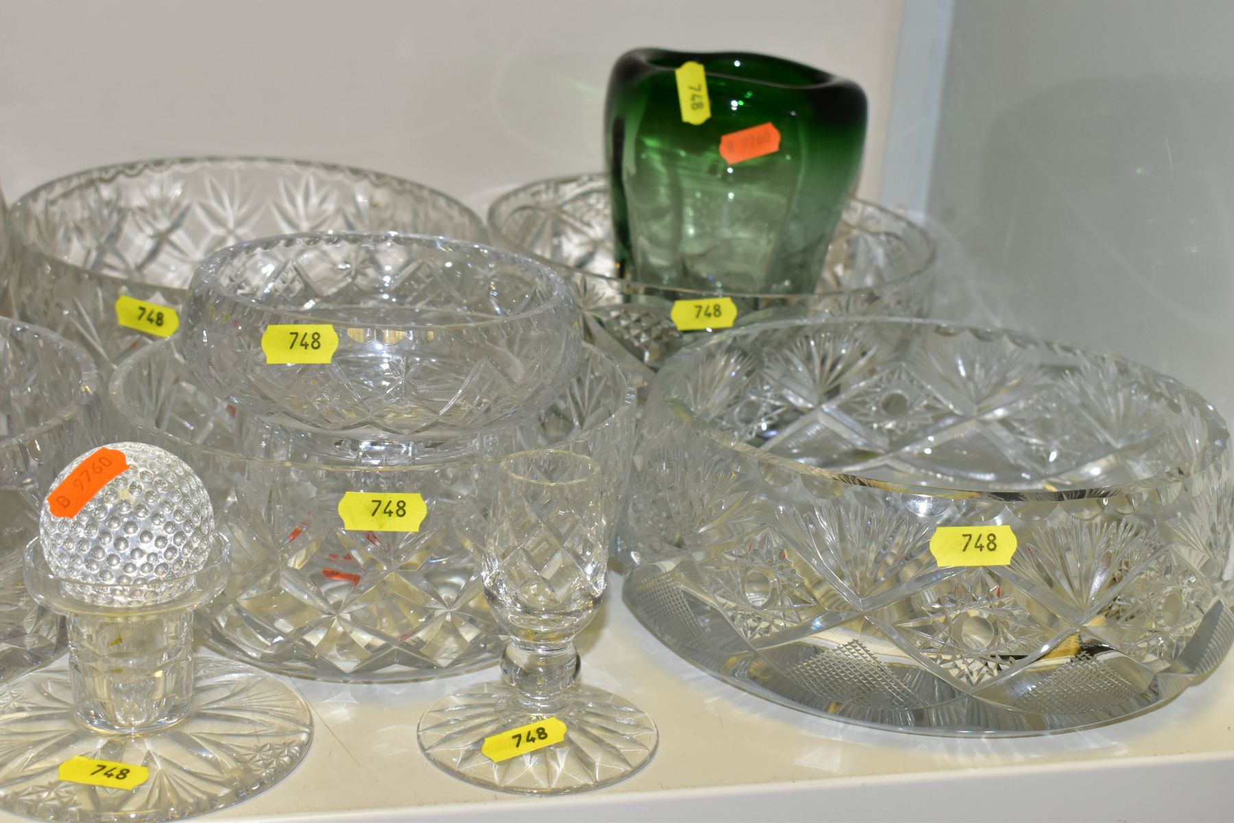 THIRTY FOUR PIECES OF CUT GLASS VASES, JUGS, FRUIT BOWLS, TRIFLE DISHES, ETC, (good condition) (34) - Bild 2 aus 3