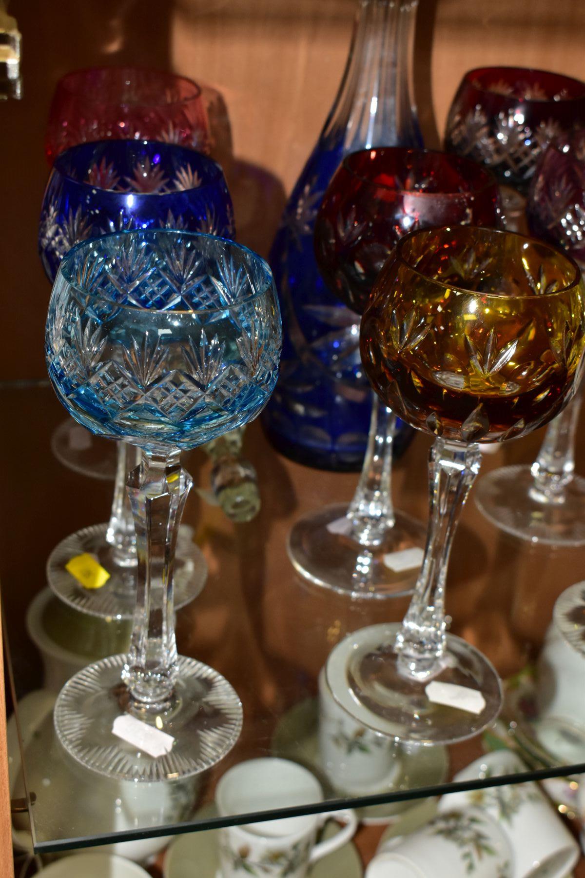 A BOHEMIAN GLASS CUT TO CLEAR DECANTER WITH EIGHT HOCK GLASSES, comprising a cobalt blue cut to - Bild 2 aus 6