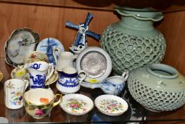 A GROUP OF ASSORTED CERAMICS, MOSTLY 20TH CENTURY, including a Royal Worcester James Hadley shape