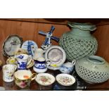 A GROUP OF ASSORTED CERAMICS, MOSTLY 20TH CENTURY, including a Royal Worcester James Hadley shape