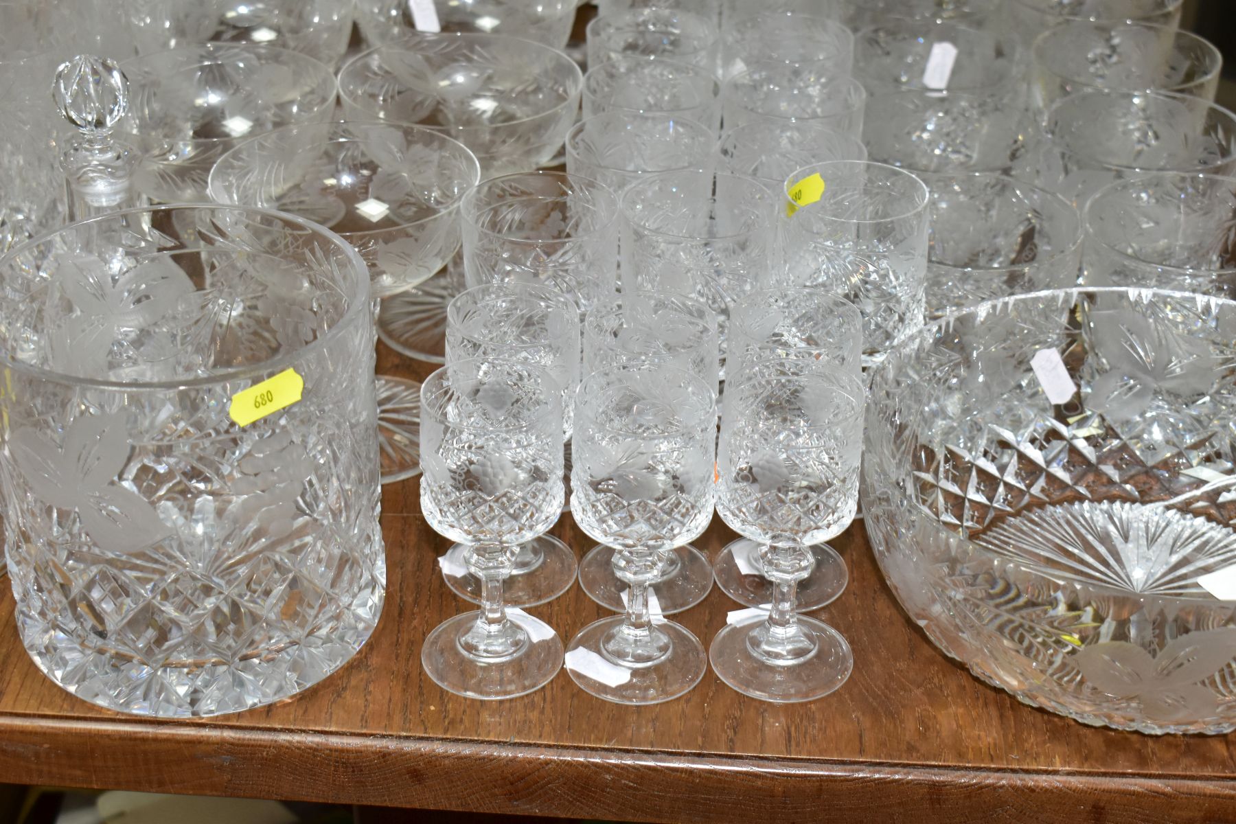 A SUITE OF CUT GLASS WARES, to include ten whisky tumblers, five brandy balloons, eight champagne - Bild 6 aus 6