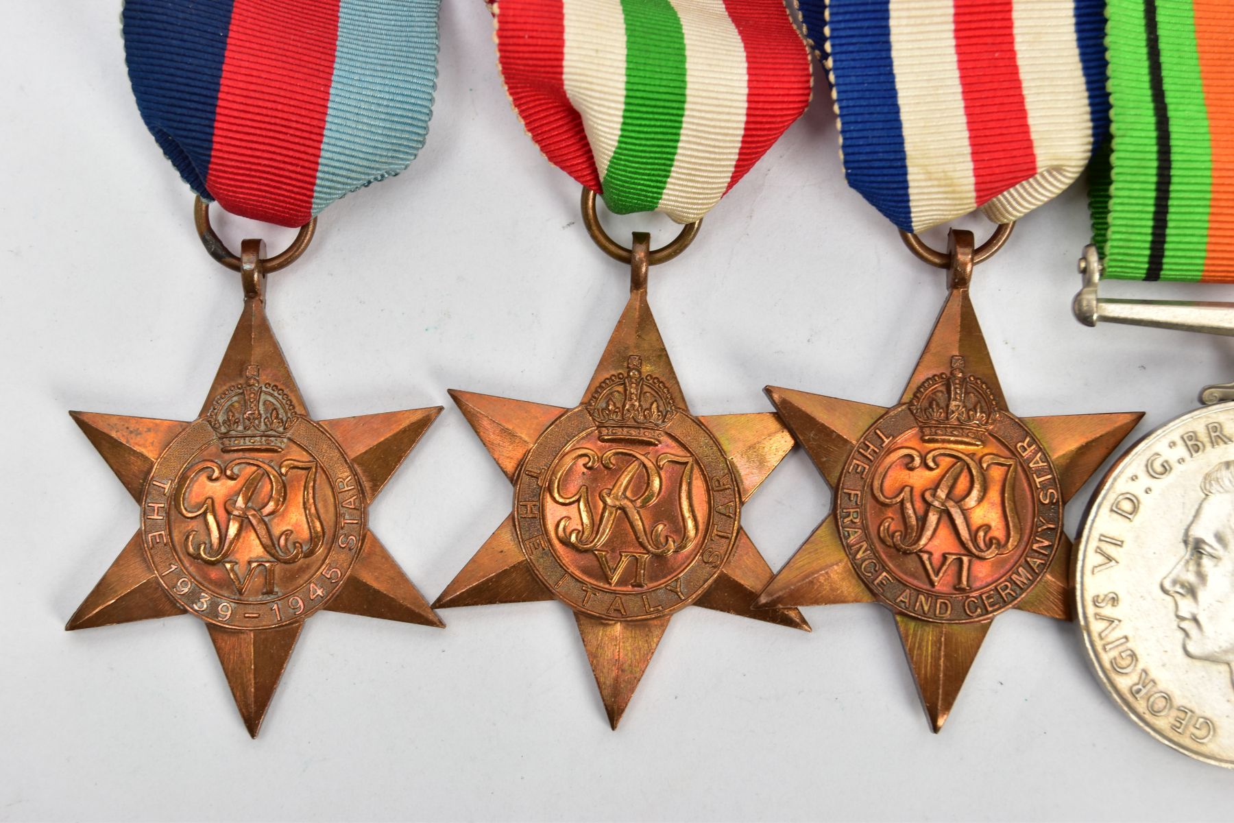 WORLD WAR II Medals, 1939-45, Italy, France & Germany Stars, Defence & War Medals, on a wearing bar, - Bild 3 aus 4